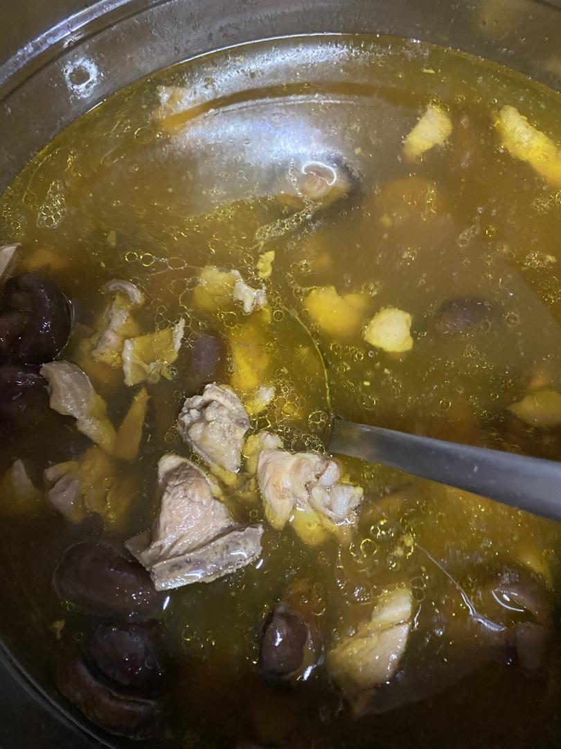 香菇炖鸡汤