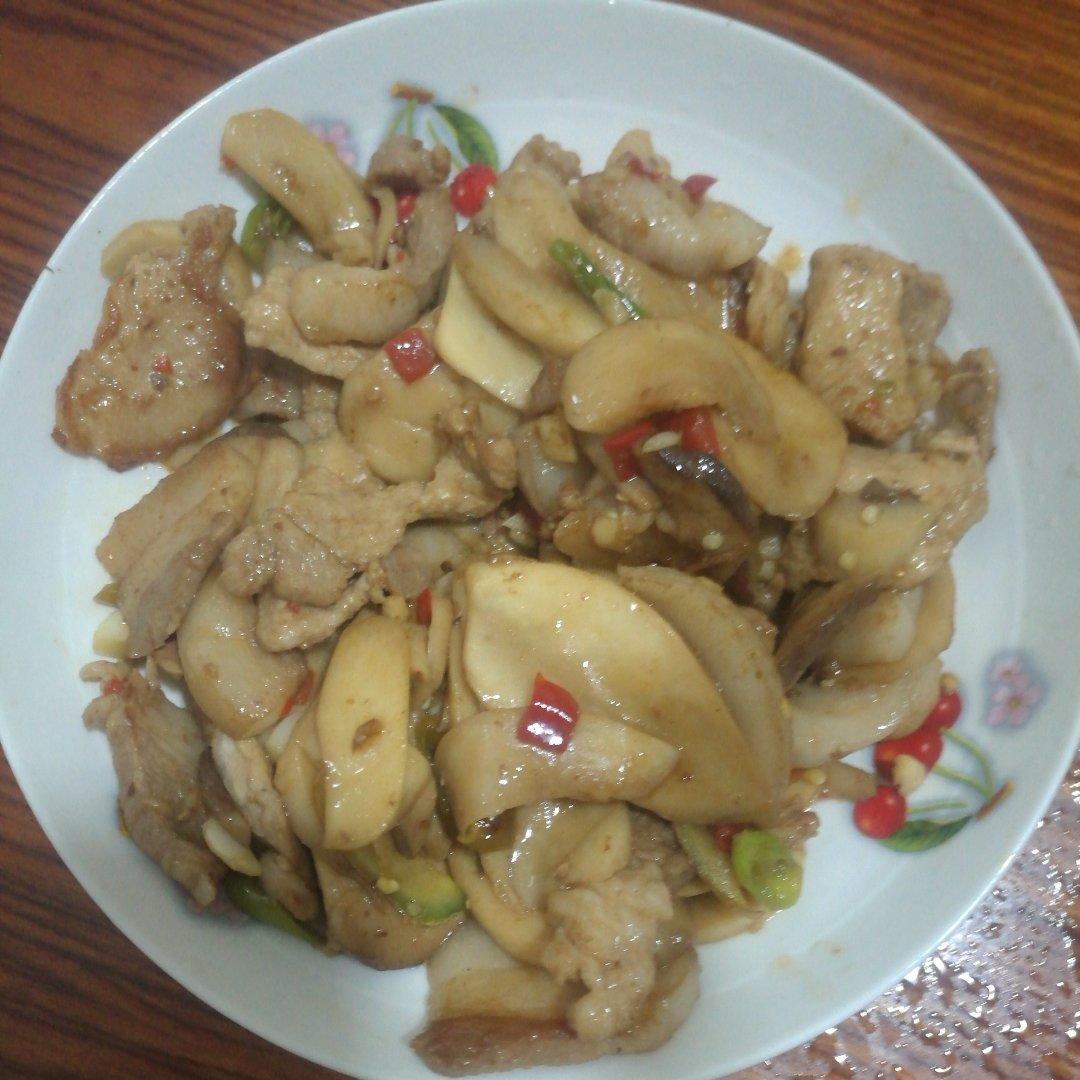 五花肉爆炒杏鲍菇