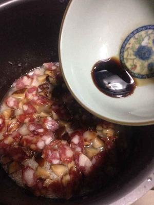 电饭锅版香菇腊肠饭的做法 步骤4