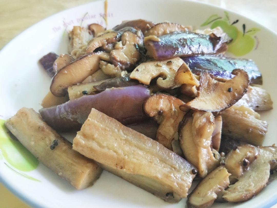 生酮 家常菜奶香磨菇炒茄子的做法