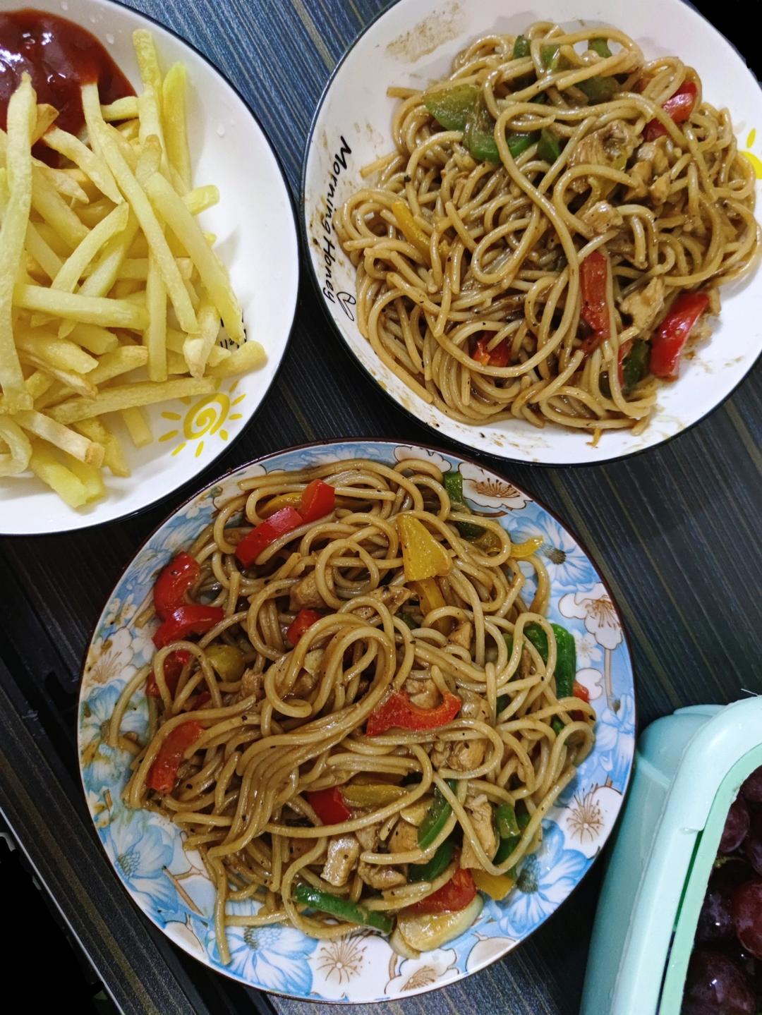 黑椒鸡胸肉意面