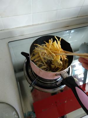 炸土豆丝的做法 步骤4