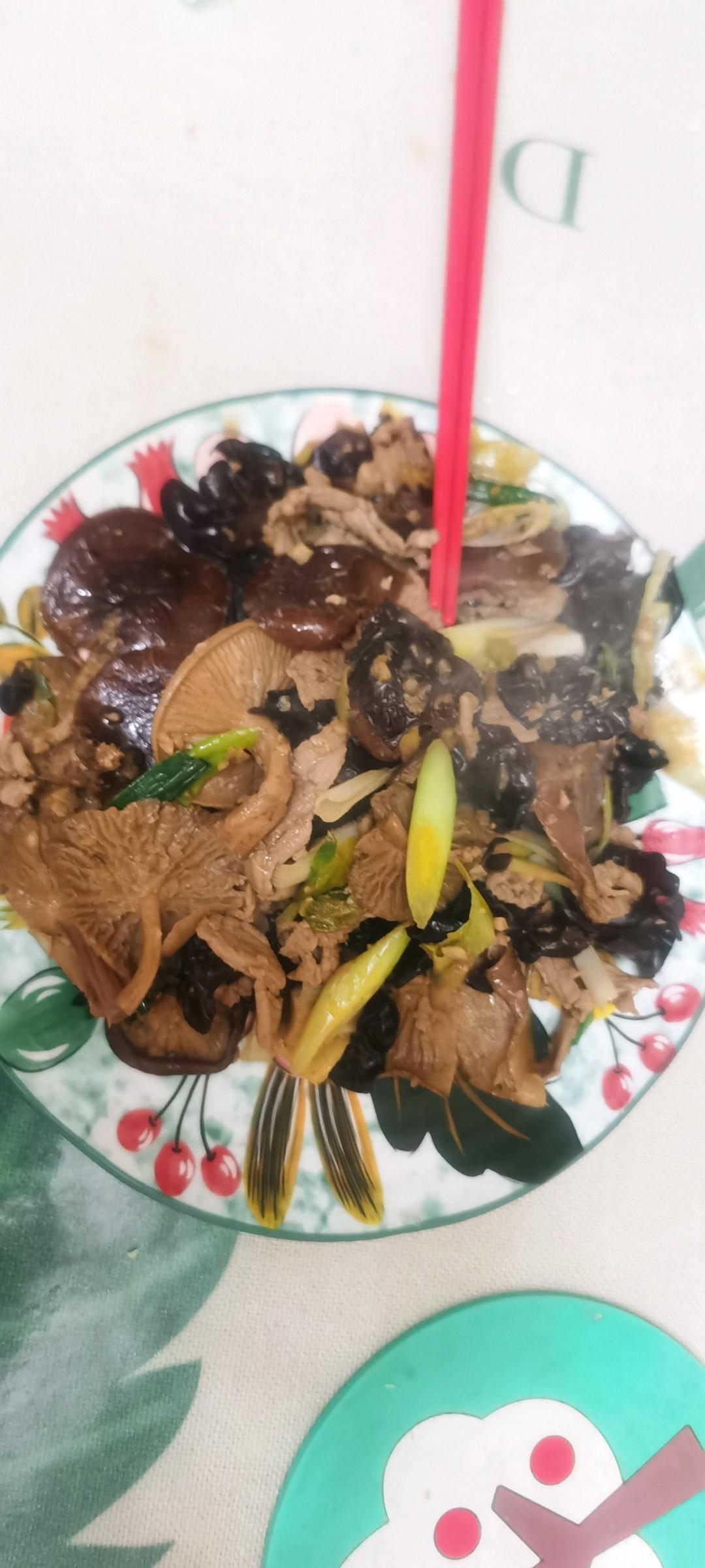 野生干菌子炒肉