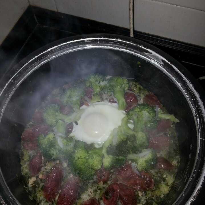 腊鸭腿腊肠煲仔饭