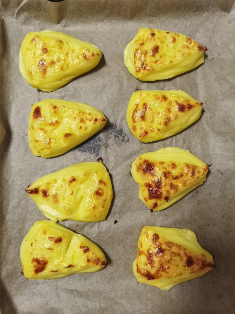黄金烤牛奶