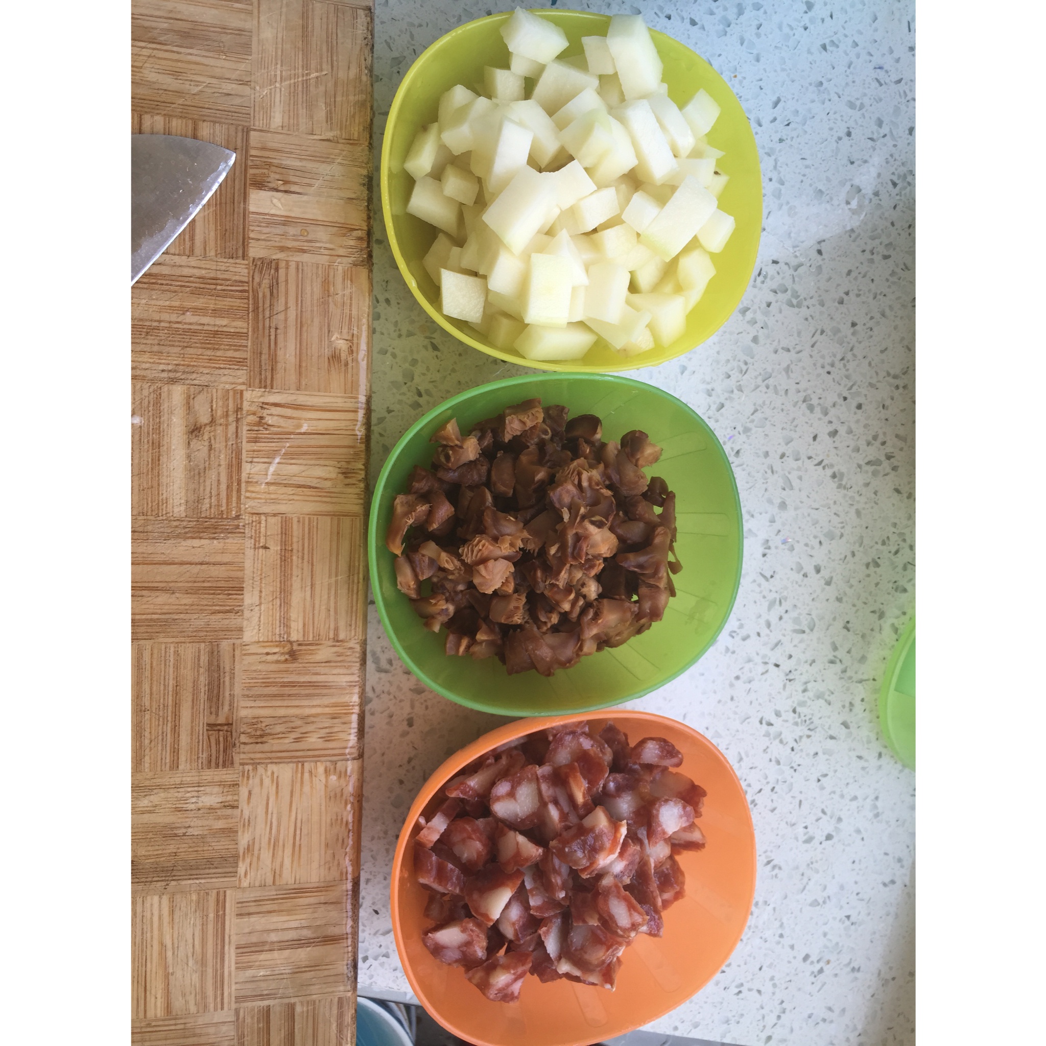 香菇土豆腊肠焖饭