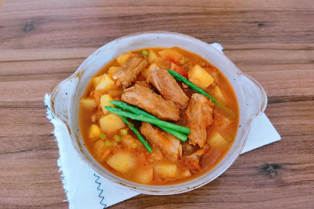 土豆番茄烧排骨的做法