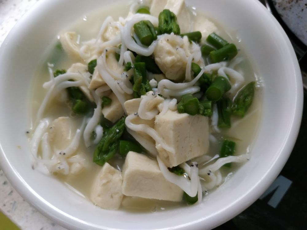 银鱼芦笋豆腐汤(辅食)的做法
