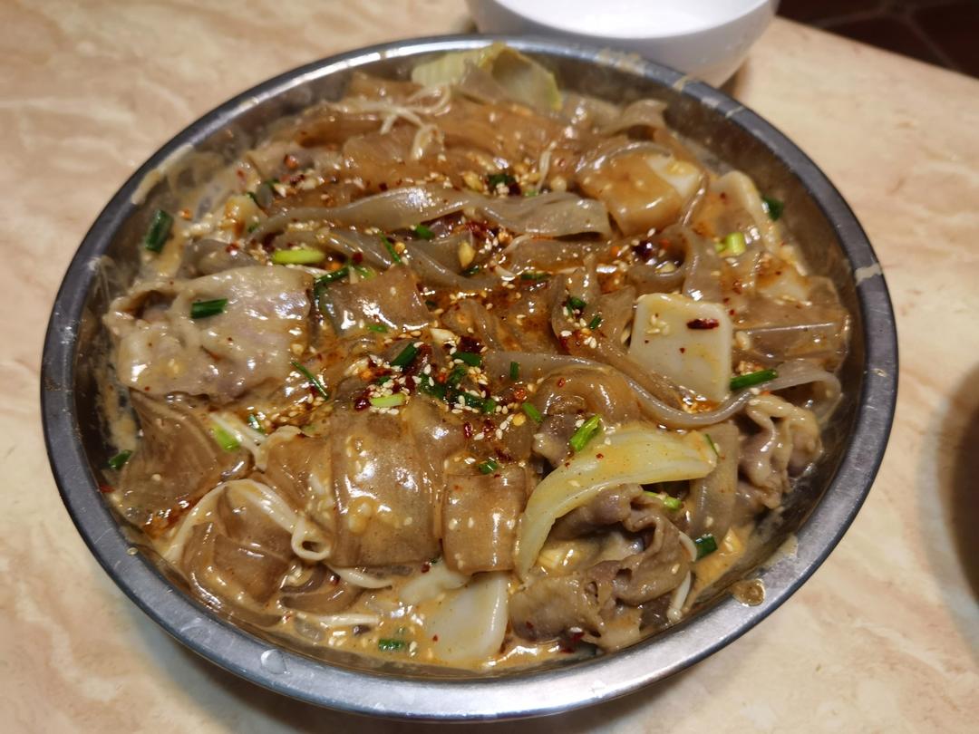 老板，来一份流汁肥牛宽粉，只要肥牛不要粉儿