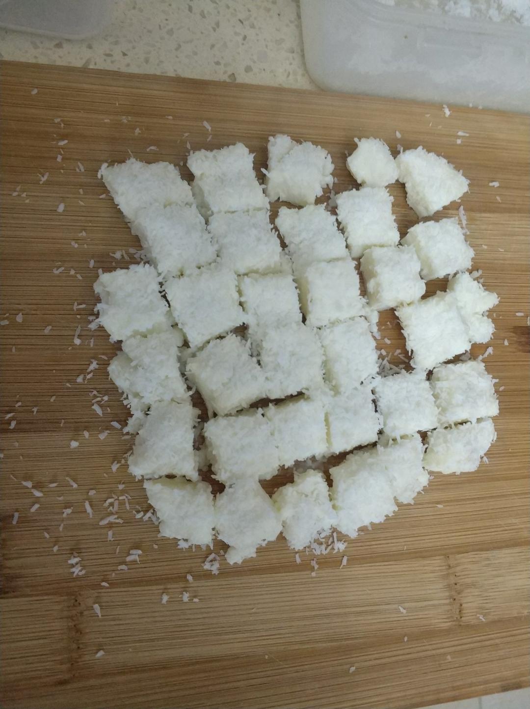 椰汁牛奶小方糕