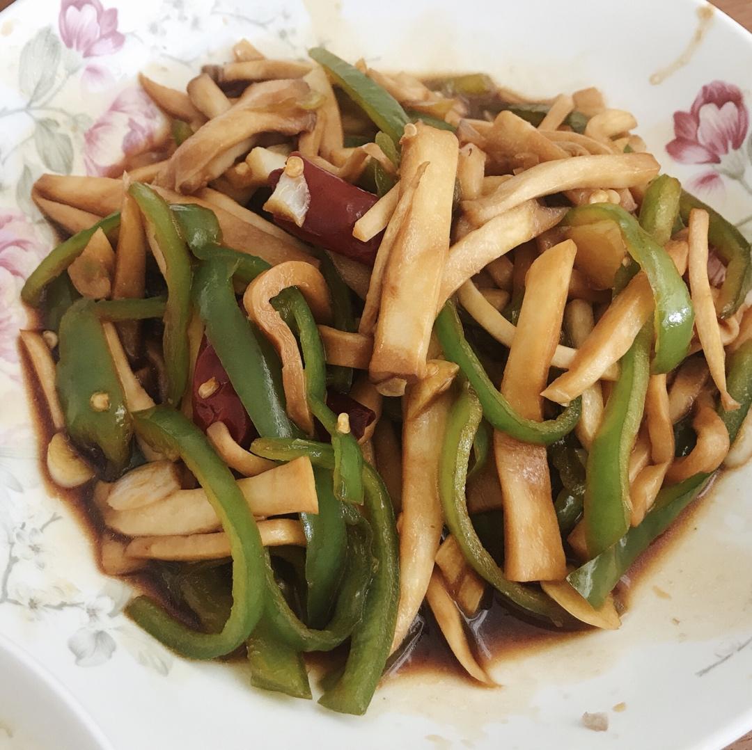 青椒素炒杏鲍菇