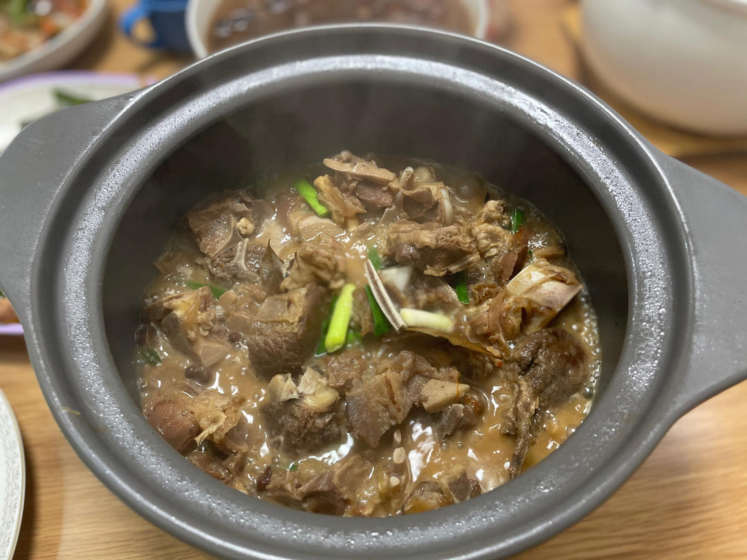 【红烧羊肉煲】