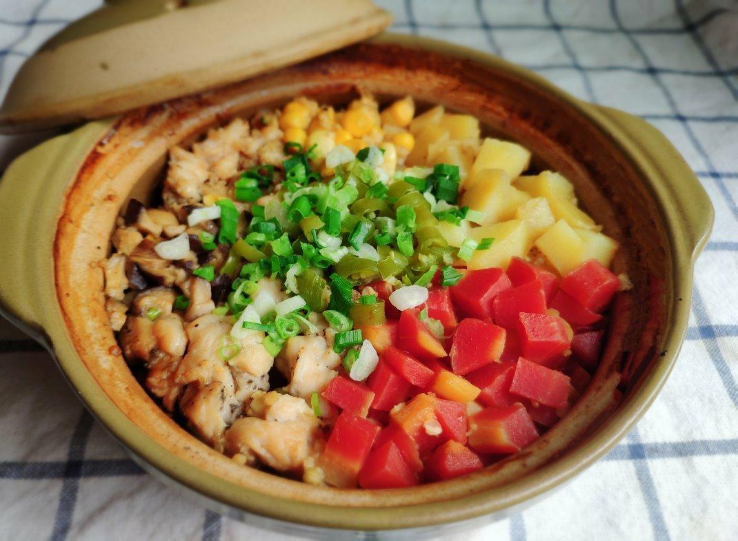 宫爆鸡丁煲仔饭
