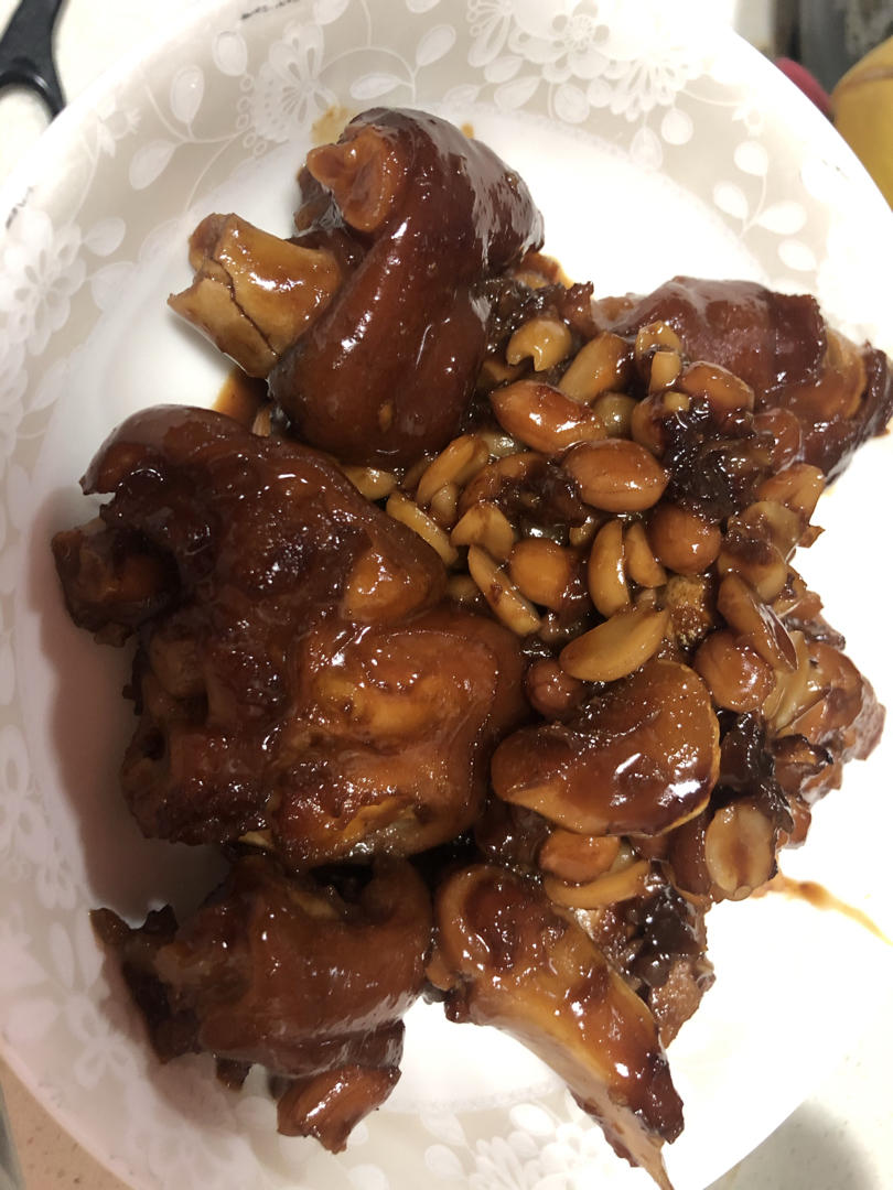 花生焖猪蹄（补胶原蛋白啦）
