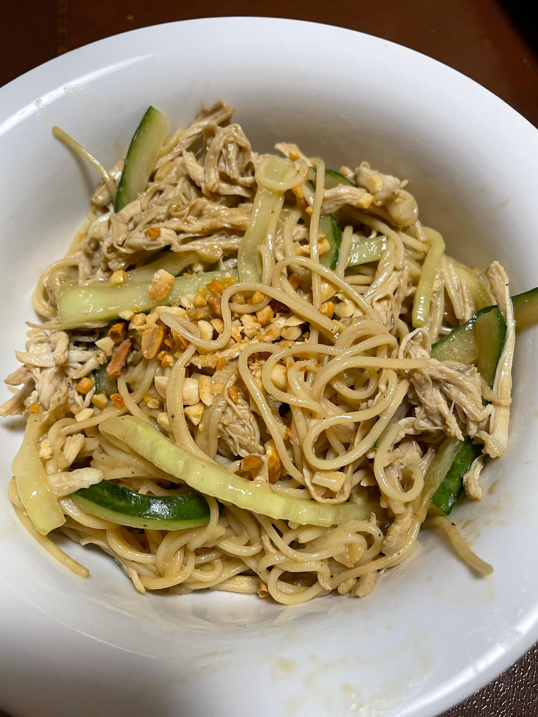 厨师长教你：“鸡丝凉面”的家常做法，味道好极了，先收藏起来