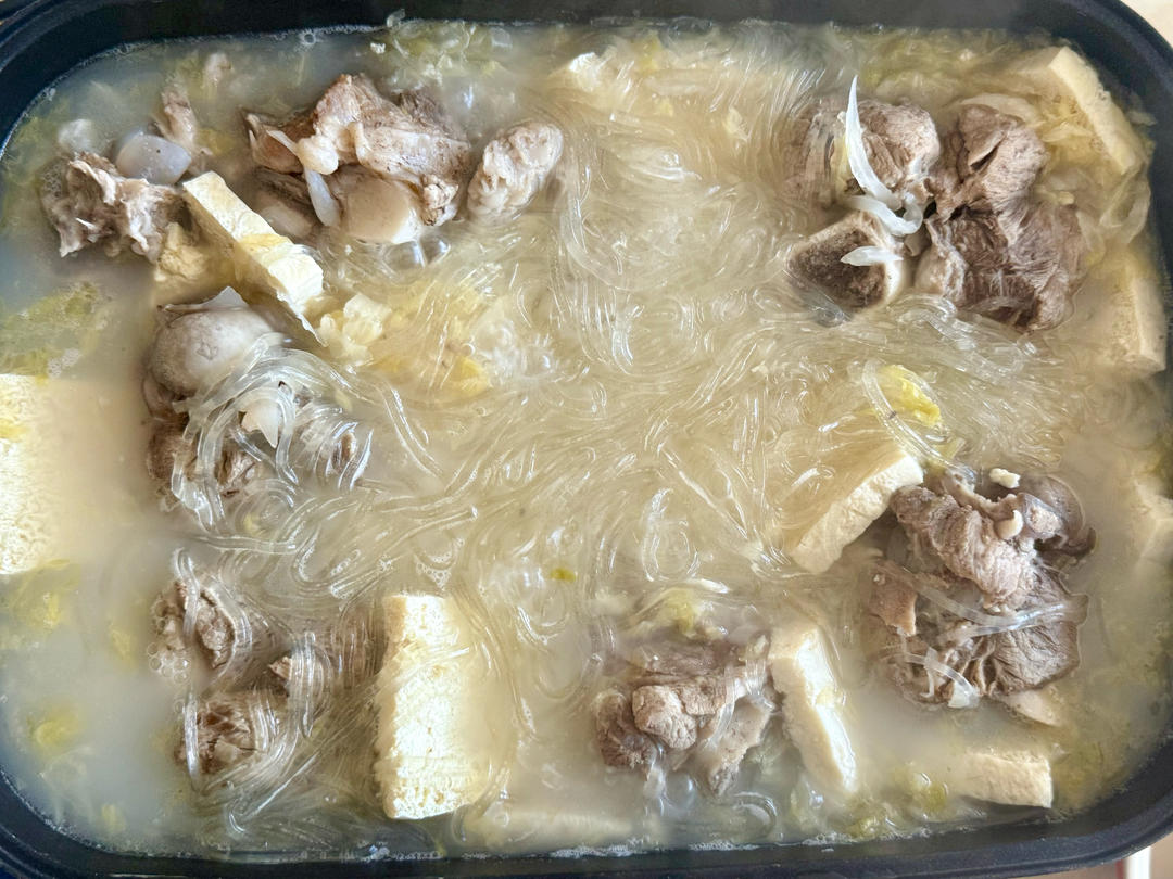 办公室酸菜炖棒骨