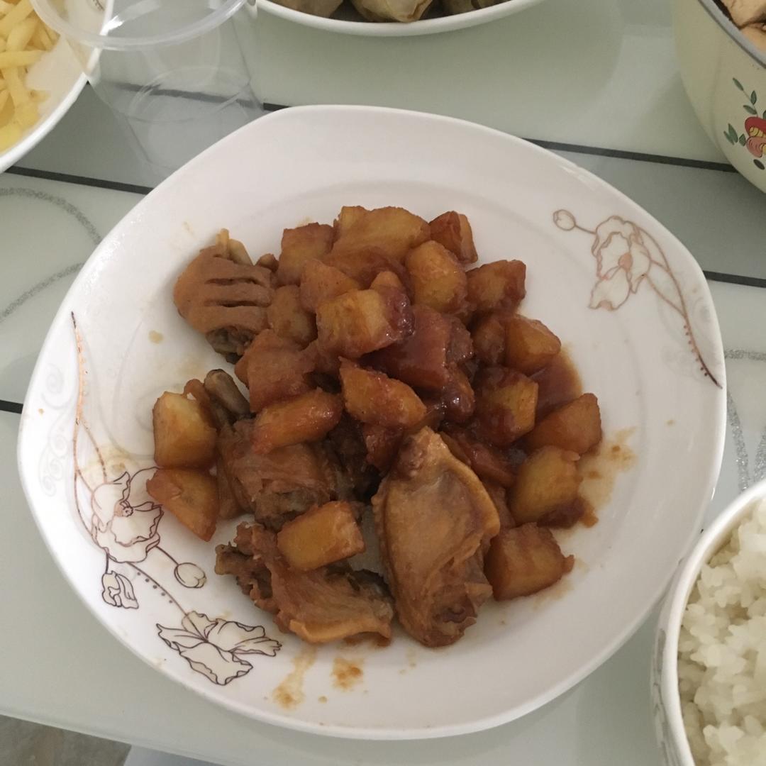 土豆焖鸡翅