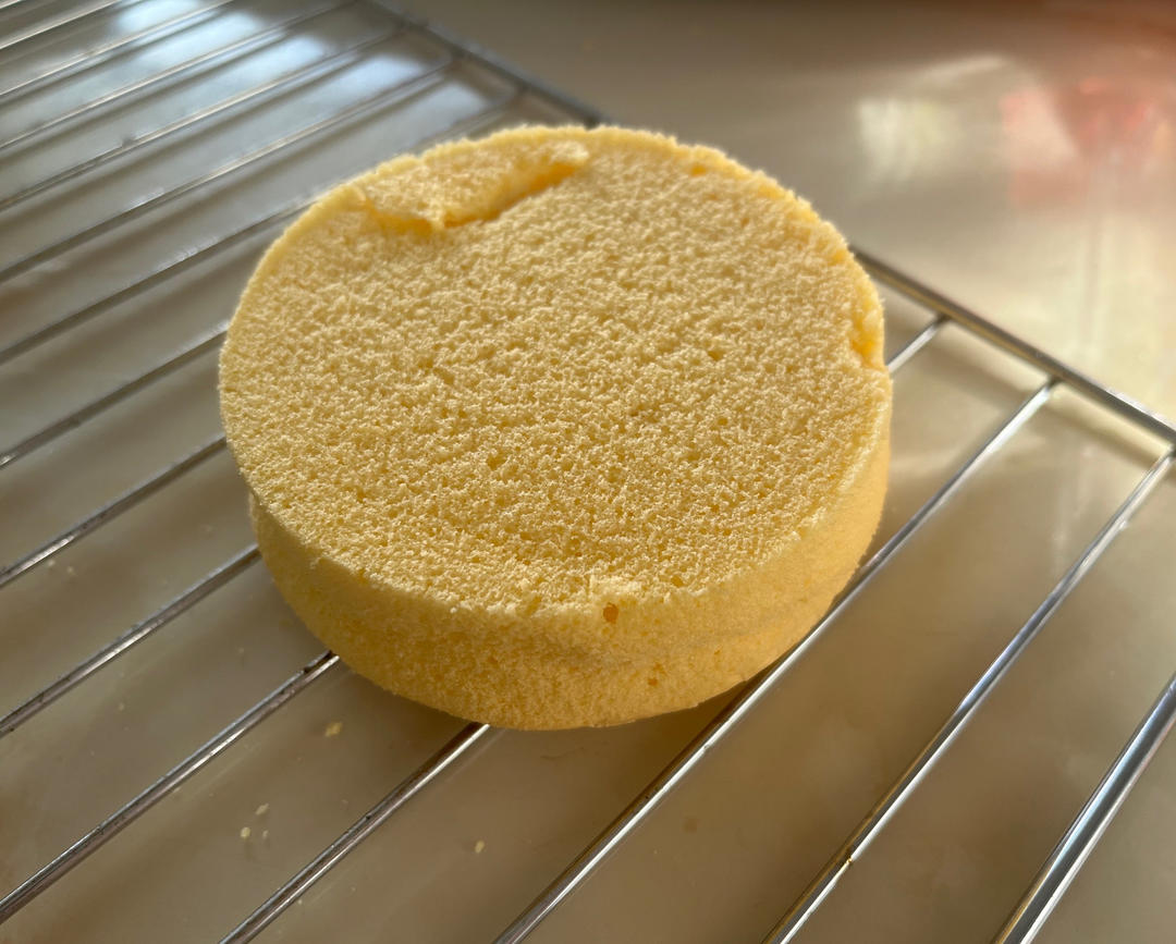 烘培小白做的4寸戚风蛋糕