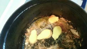 铸铁锅版之麻油鸡饭的做法 步骤3