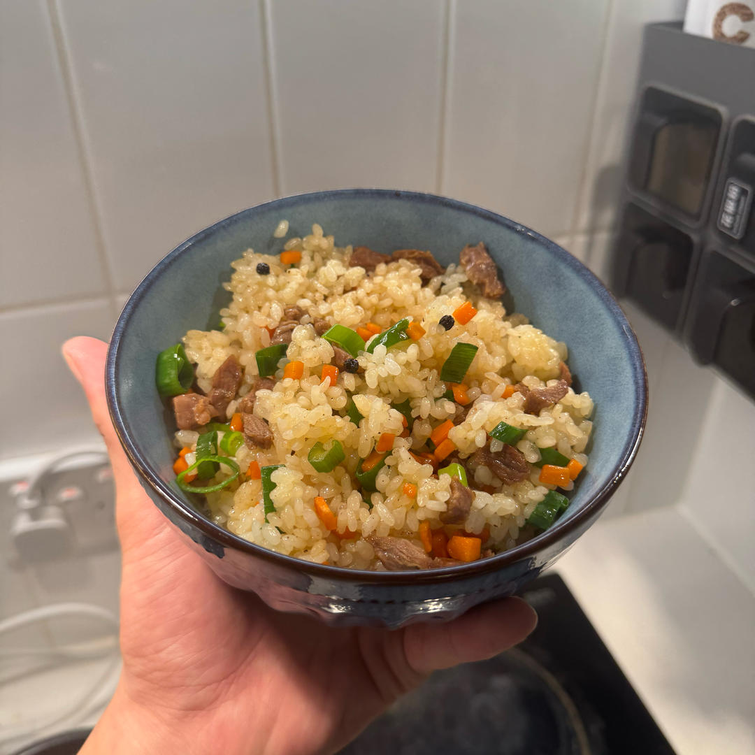 孩子最爱吃香喷喷的牛肉粒炒饭