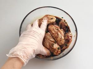 零厨艺都能做的蒜香蜂蜜蚝油鸡翅，好吃到舔手手的做法 步骤5