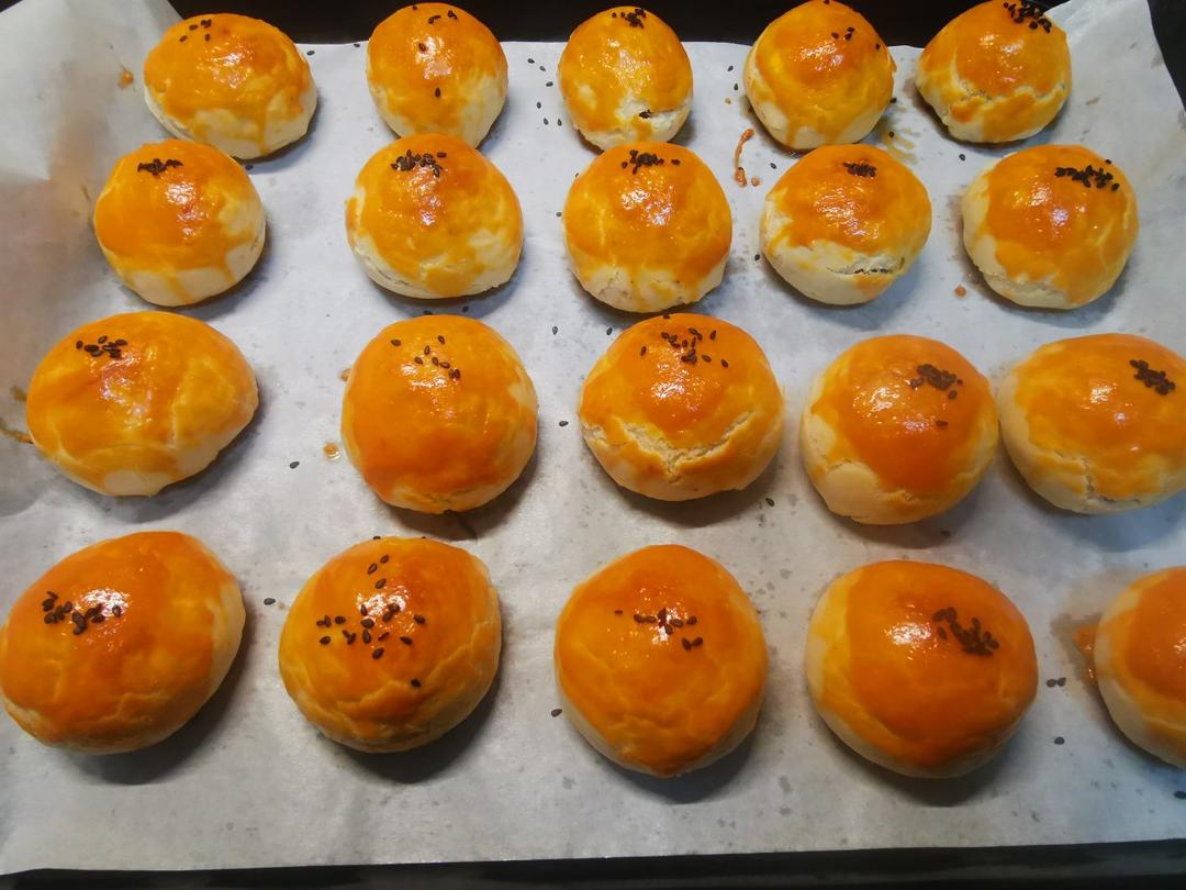 蛋黄酥，红豆酥，绿豆酥