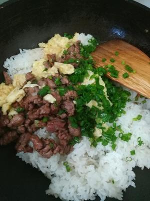 牛肉蛋炒饭的做法 步骤6