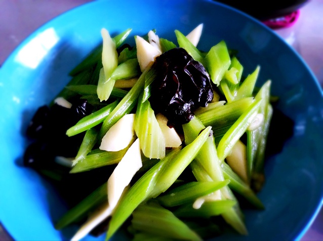 木耳山药炒西芹