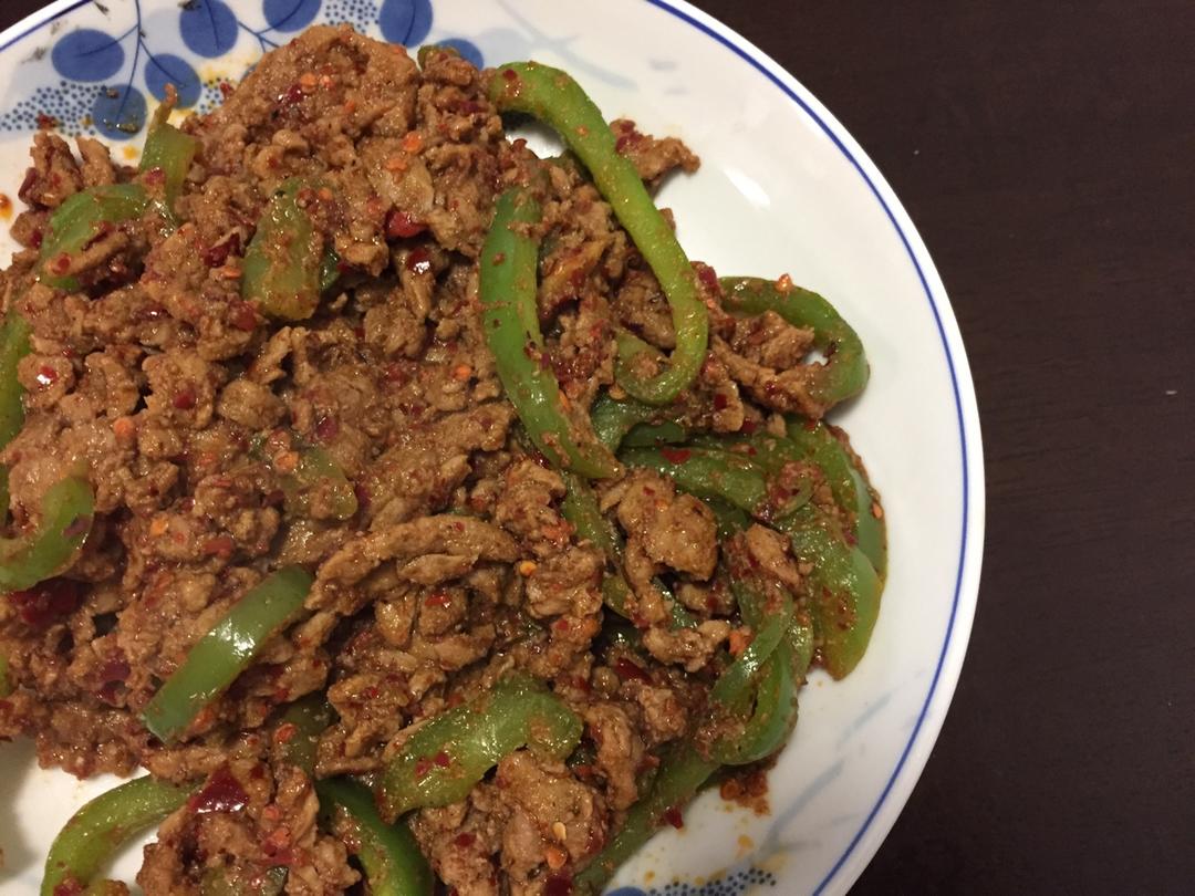 西安特色小吃…孜然炒肉夹馍
