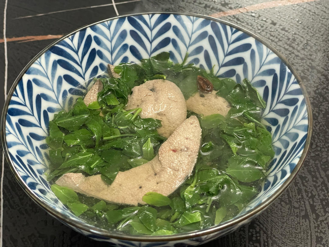 枸杞叶猪肝瘦肉汤