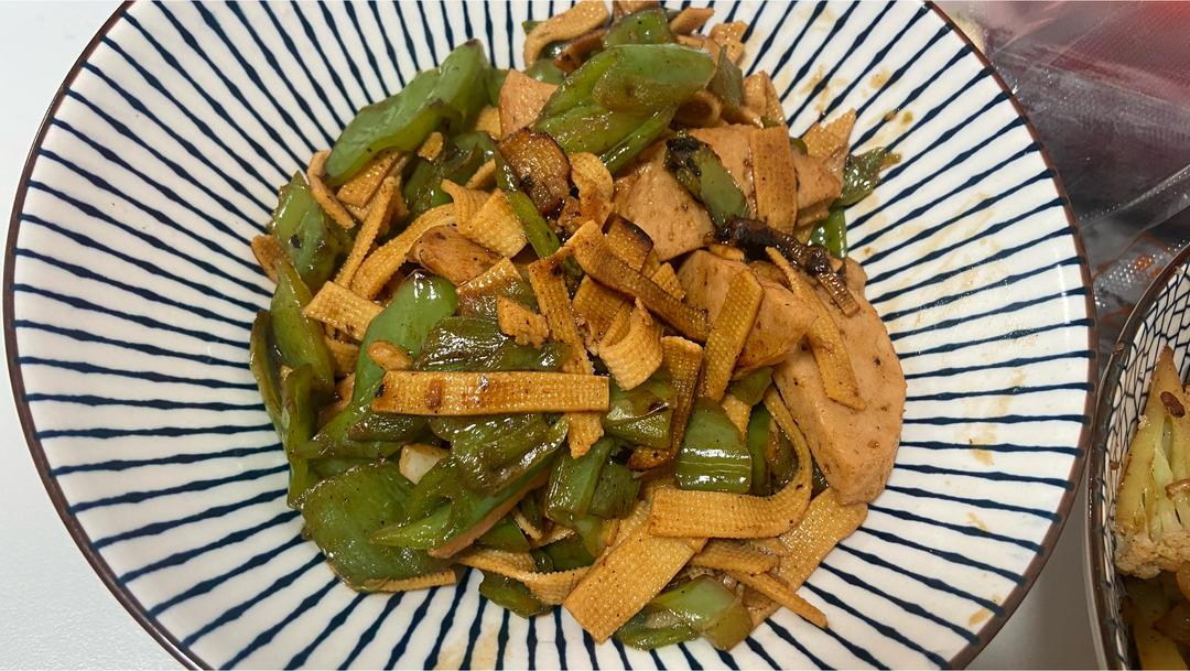 不用厨艺的尖椒干豆腐