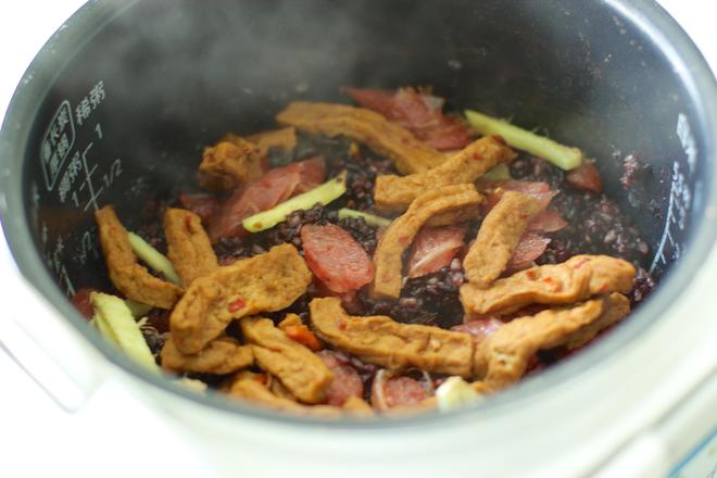 豆干腊味粗粮煲仔饭（电饭锅版）的做法