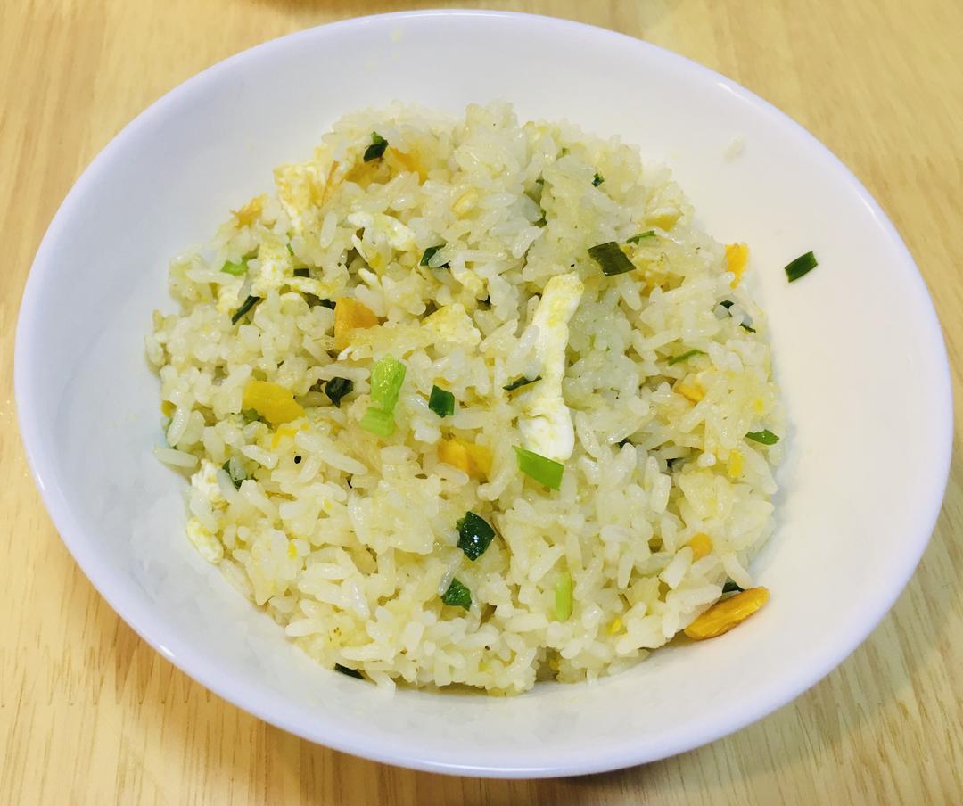 咸鸭蛋炒饭 谁说蛋炒饭一定要用鸡蛋 的做法步骤图 媛媛爱家常菜 下厨房