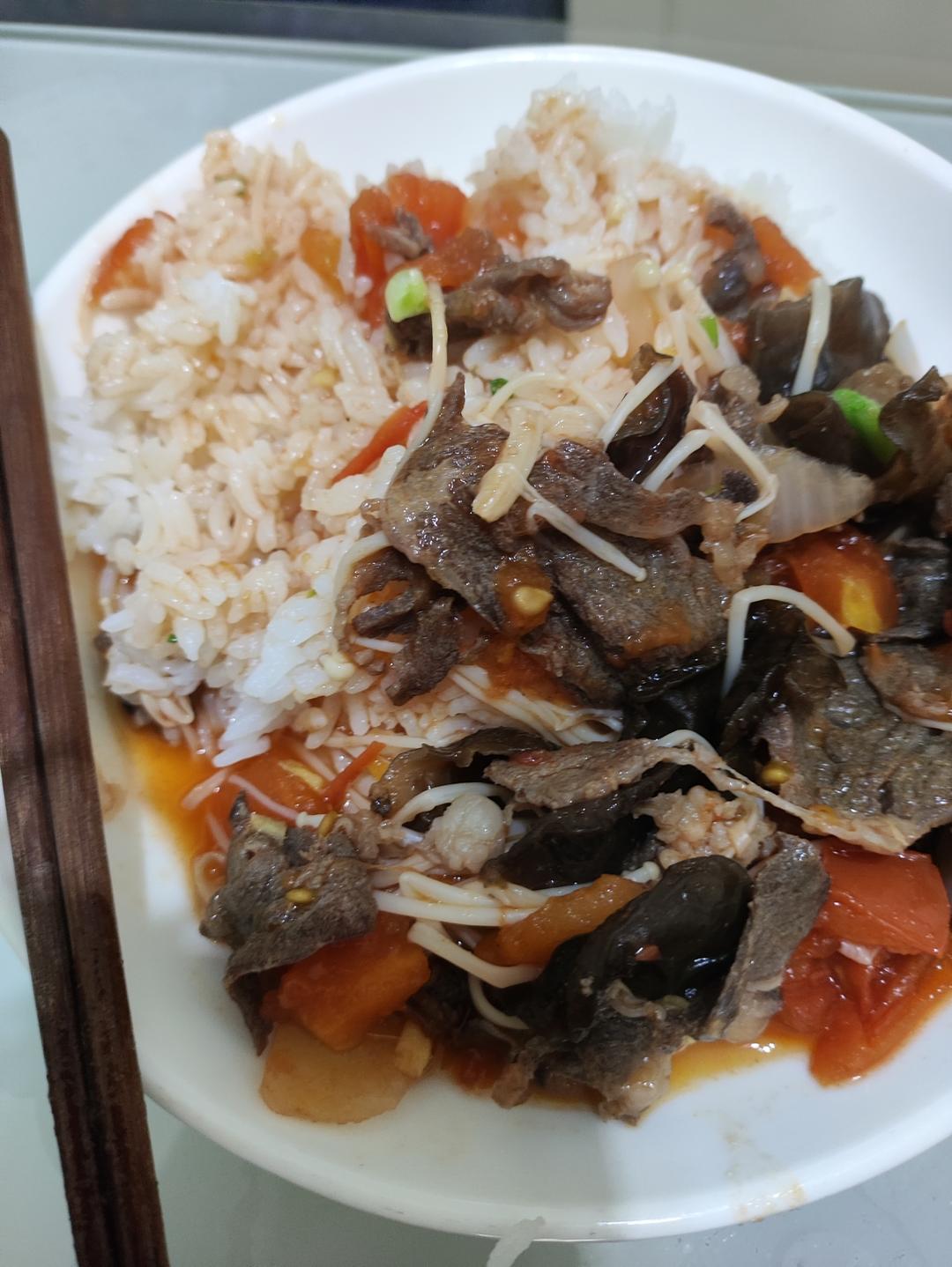 番茄金针菇肥牛(汤浓入味、酸甜适宜)