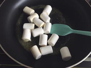 棉花糖玉米片的做法 步骤1
