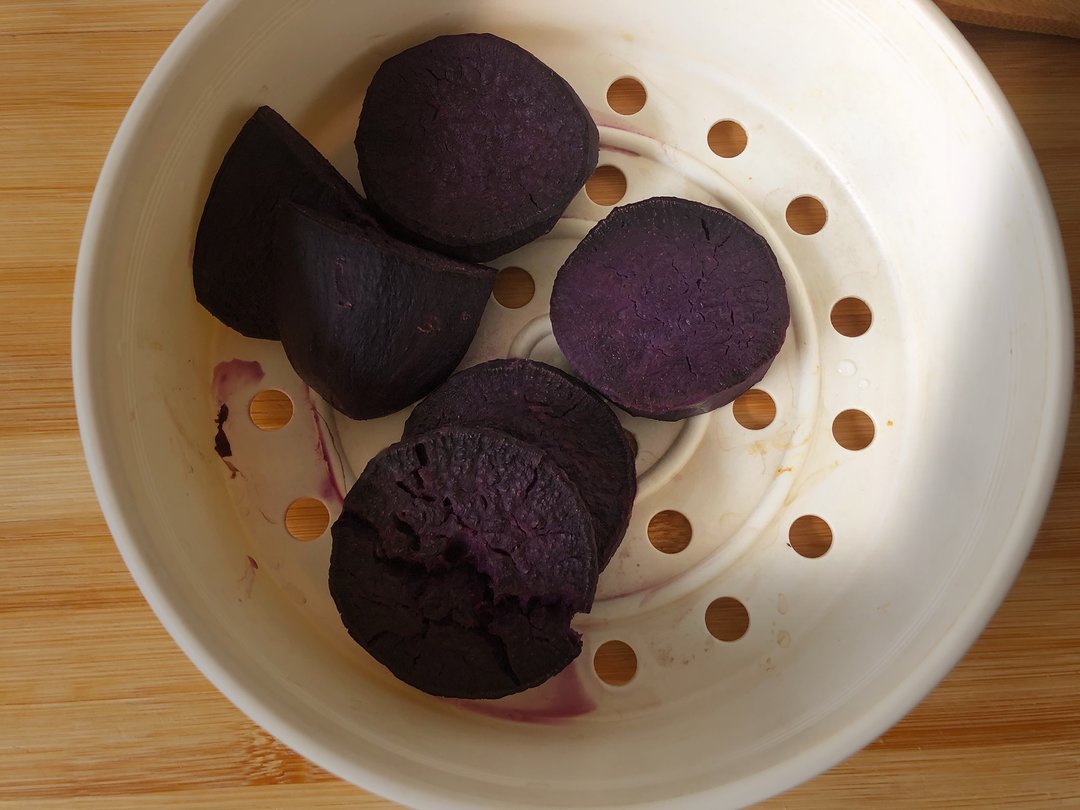 自制奶香紫薯蒸糕的做法 步骤1