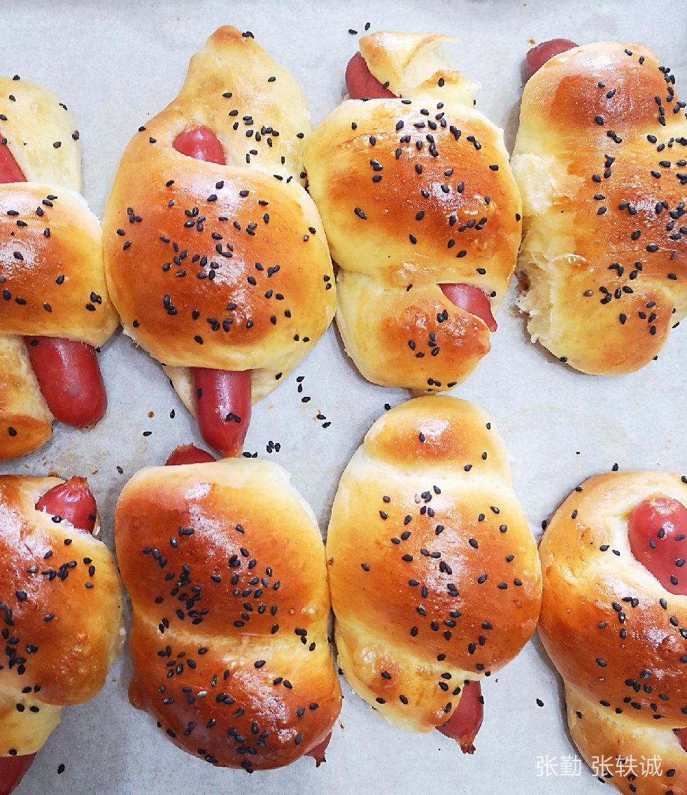 热狗小面包-既能作早餐又能作零食，咬一口就是满满的幸福