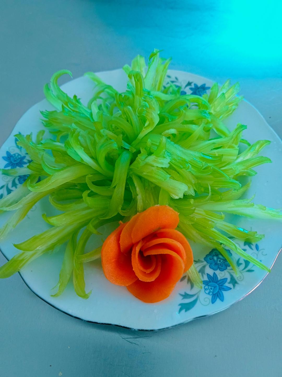 碧绿脆爽—凤尾芹