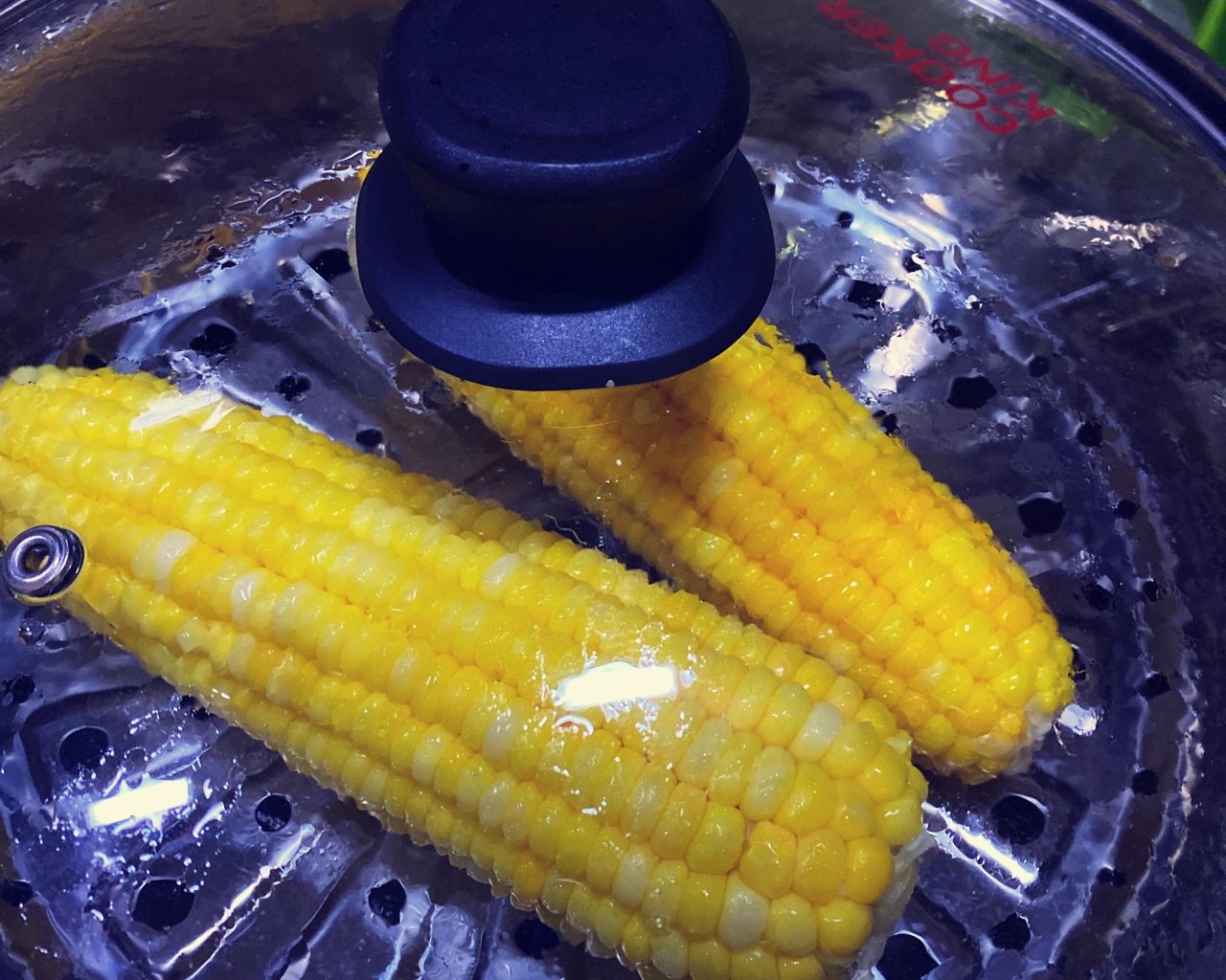 隔水蒸玉米方法