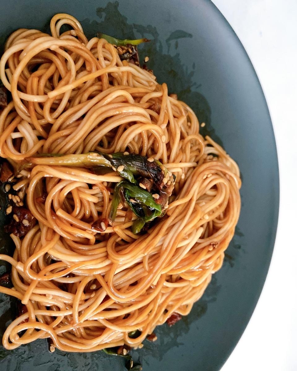 10分钟搞定的一碗葱油拌面