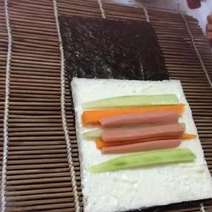 吐司版紫菜肉松寿司的做法 步骤4