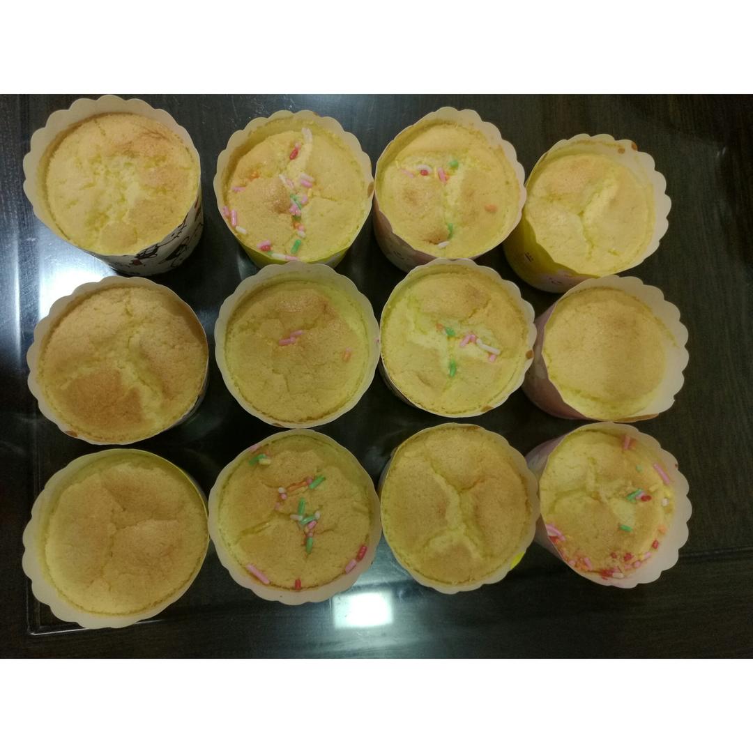 消耗淡奶油之作——淡奶油小蛋糕