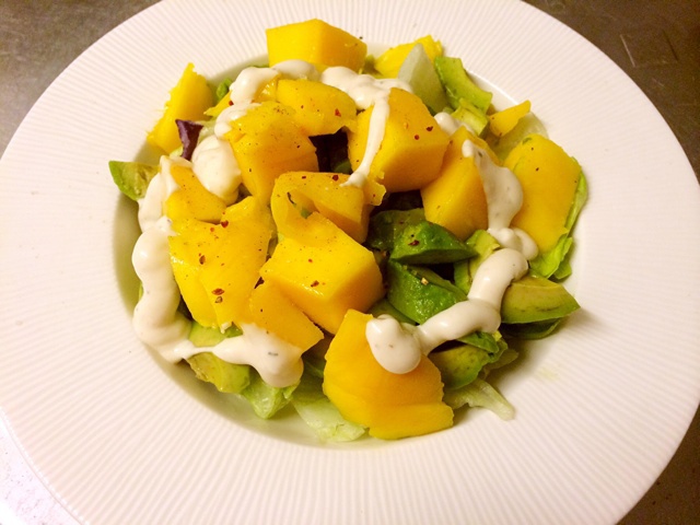钱波波怎么拧巴怎么生活做的牛油果芒果沙拉