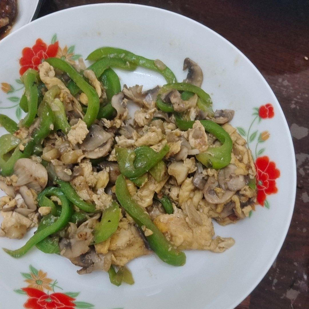 口蘑炒鸡蛋
