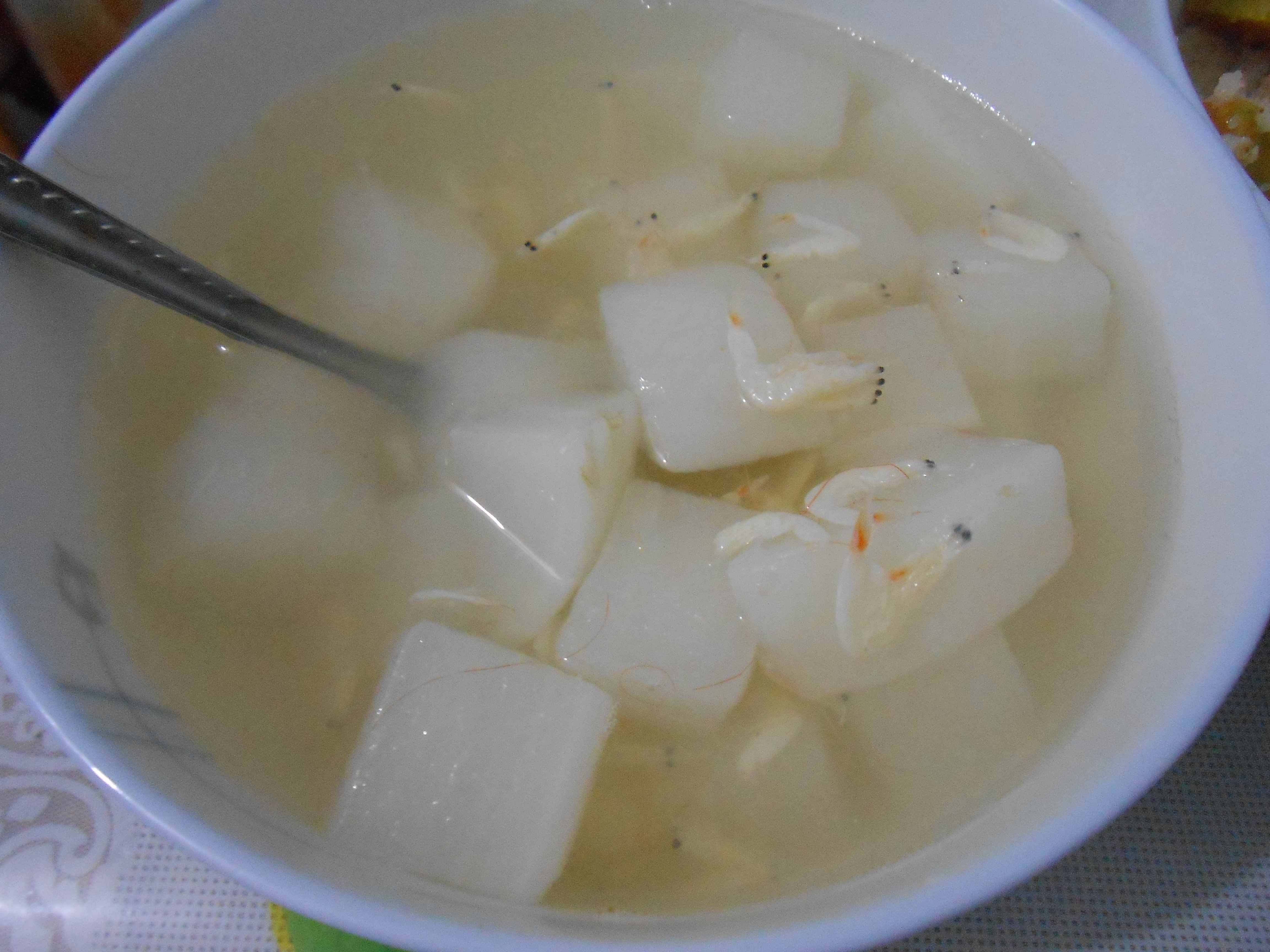 白萝卜虾皮枸杞汤