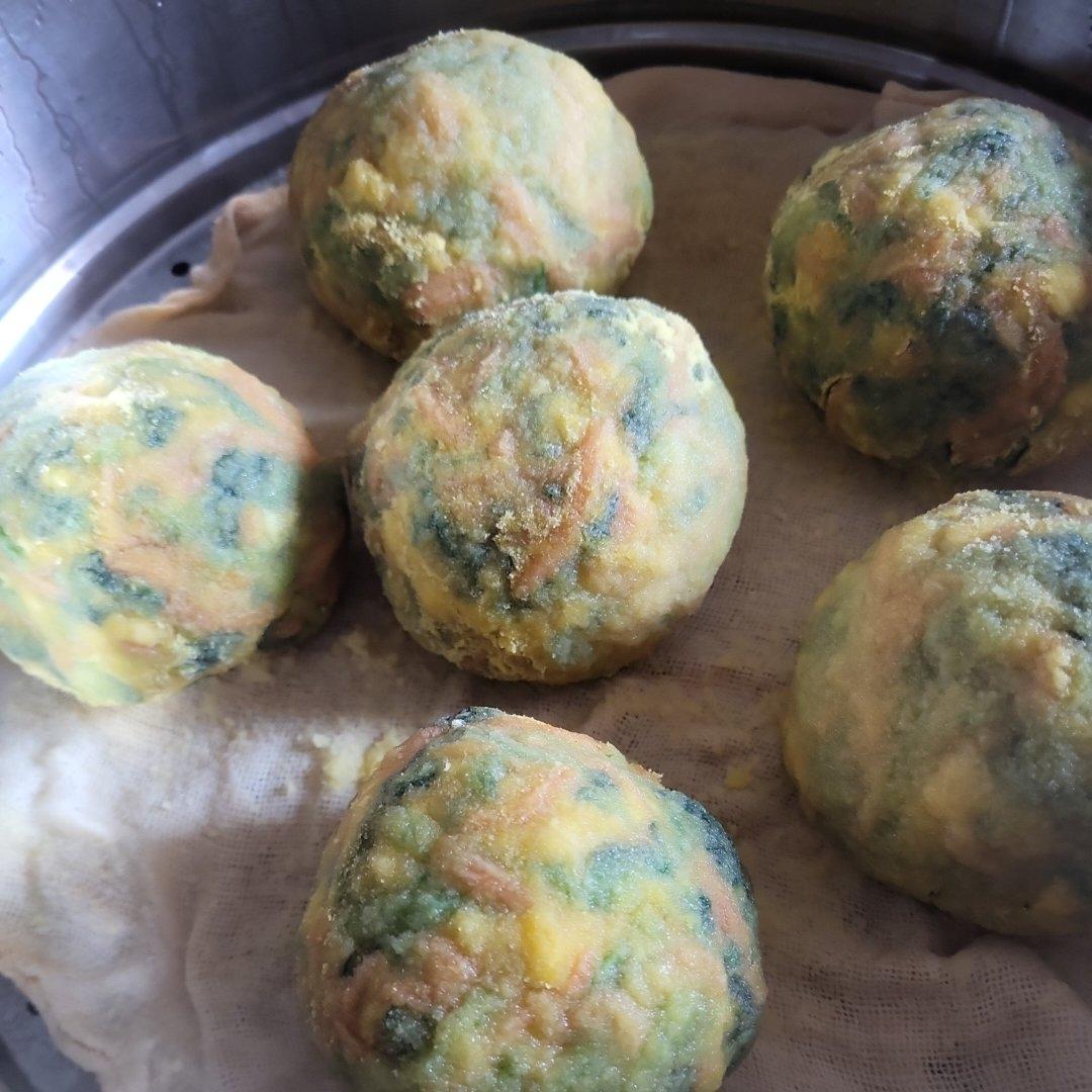 菠菜玉米面团子