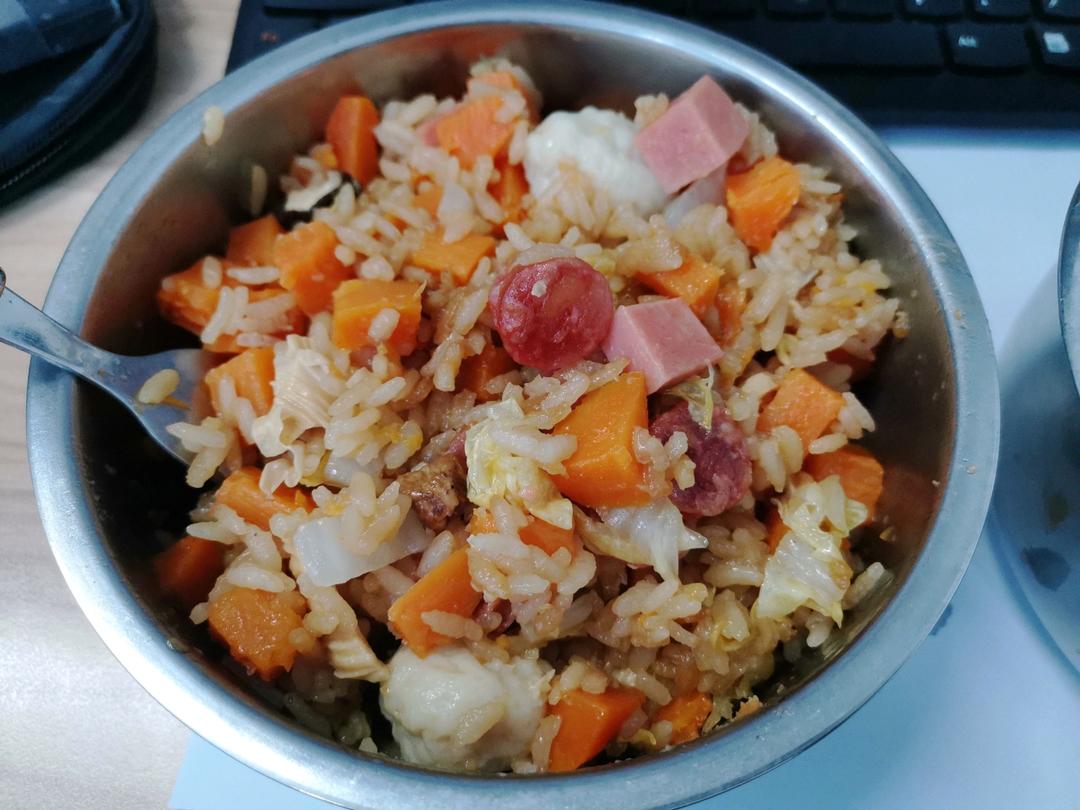 电饭盒广式腊肠焖饭懒人狂喜热热闹闹超好吃