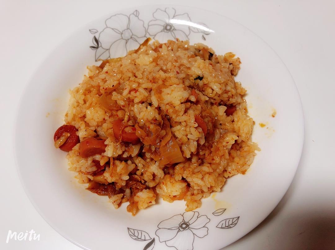 上班族的快手简单晚餐——辣白菜炒饭