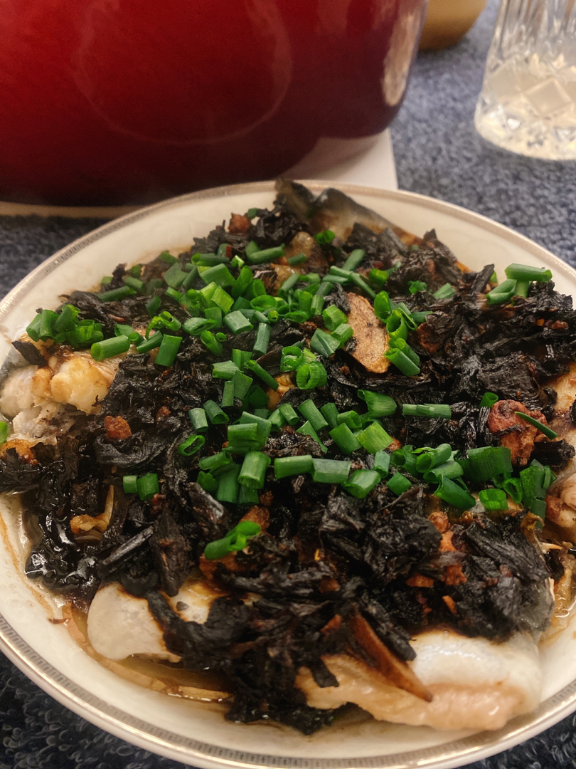 梅干菜蒸鳗