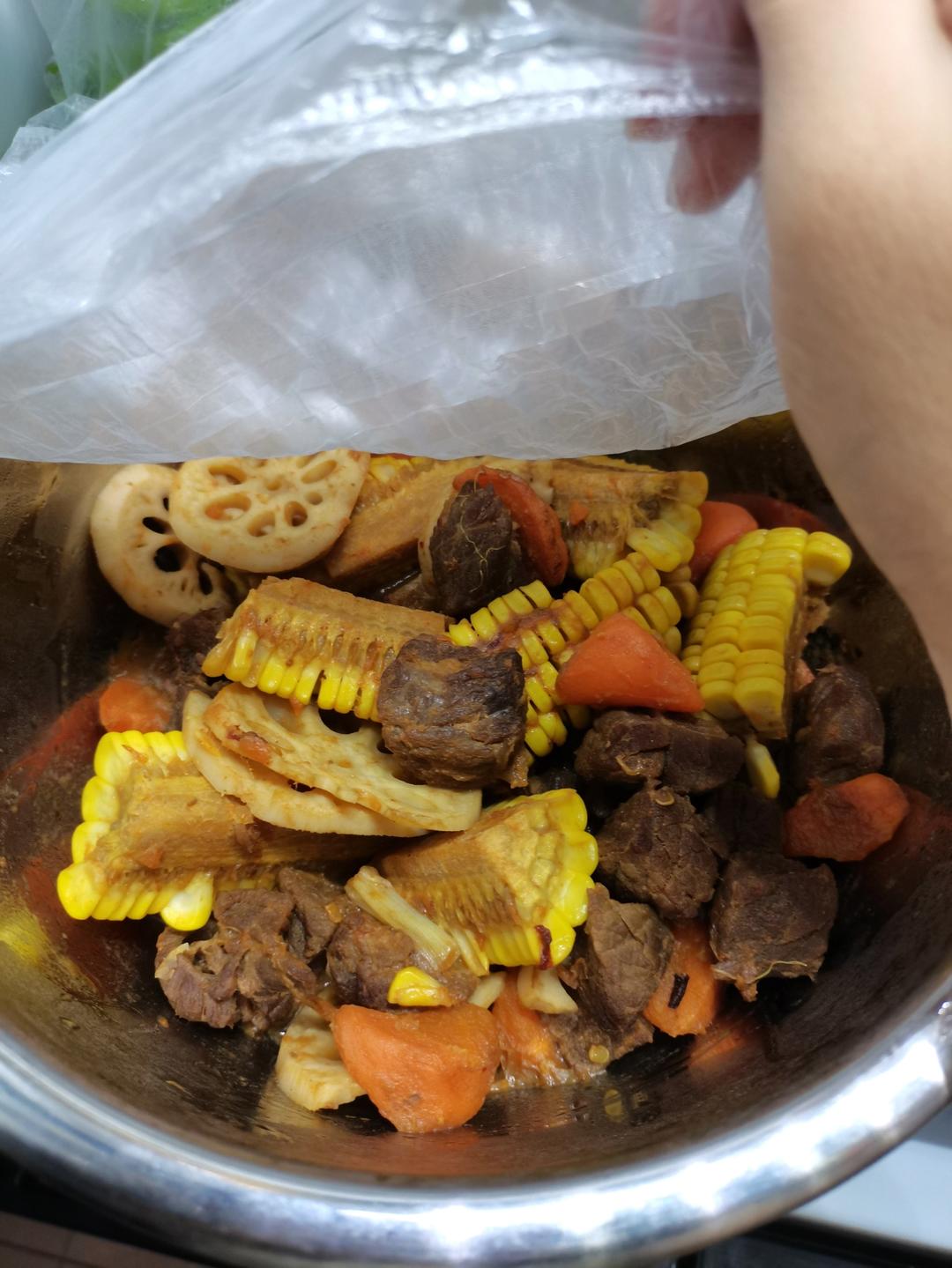 秋冬暖身必备，巨下饭的玉米炖牛肉